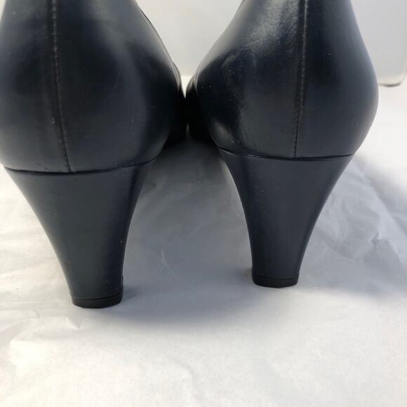 Salvatore Ferragamo Blue Leather Square Toe pump - Picture 7 of 11